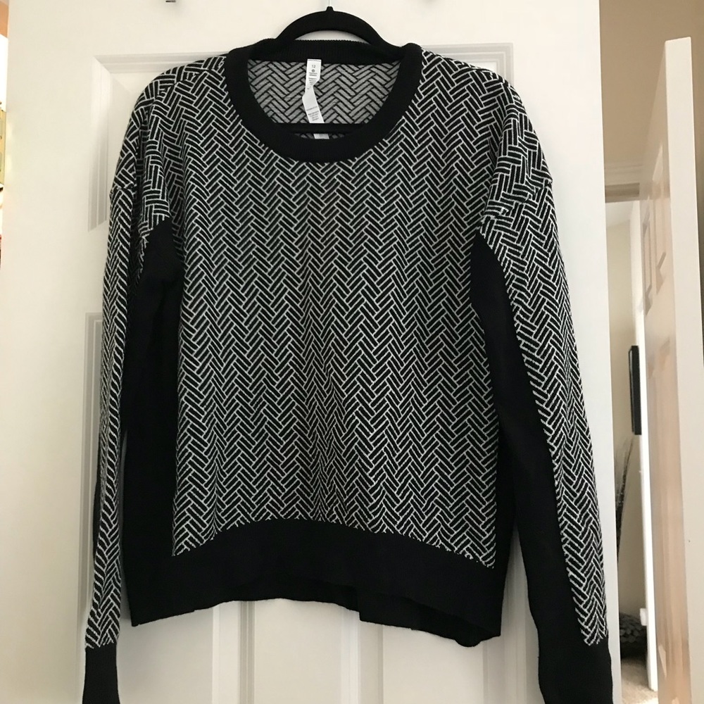 NWOT Lululemon sweater